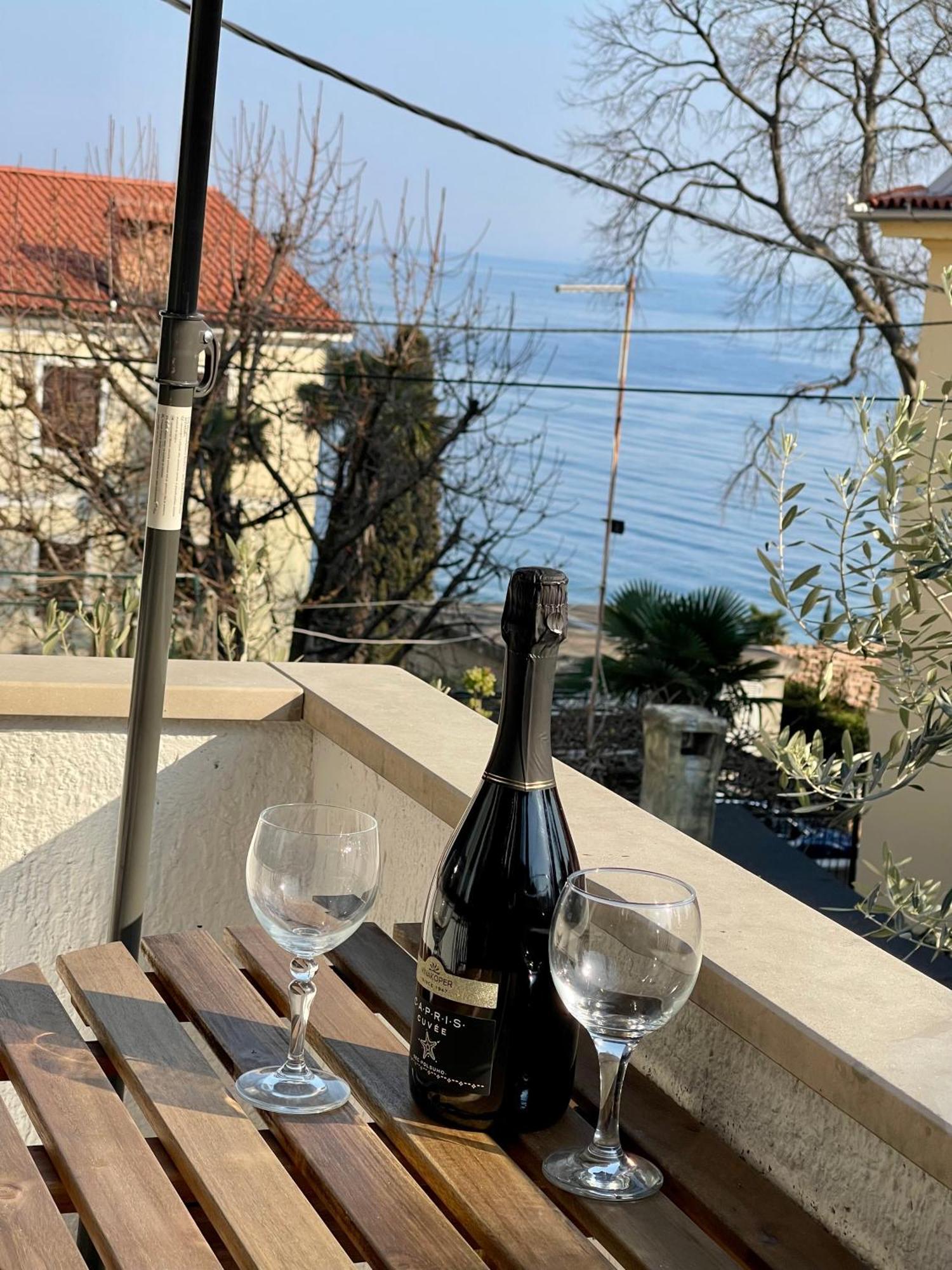 Apartments Matacin With Sea View Opatija Pokoj fotografie